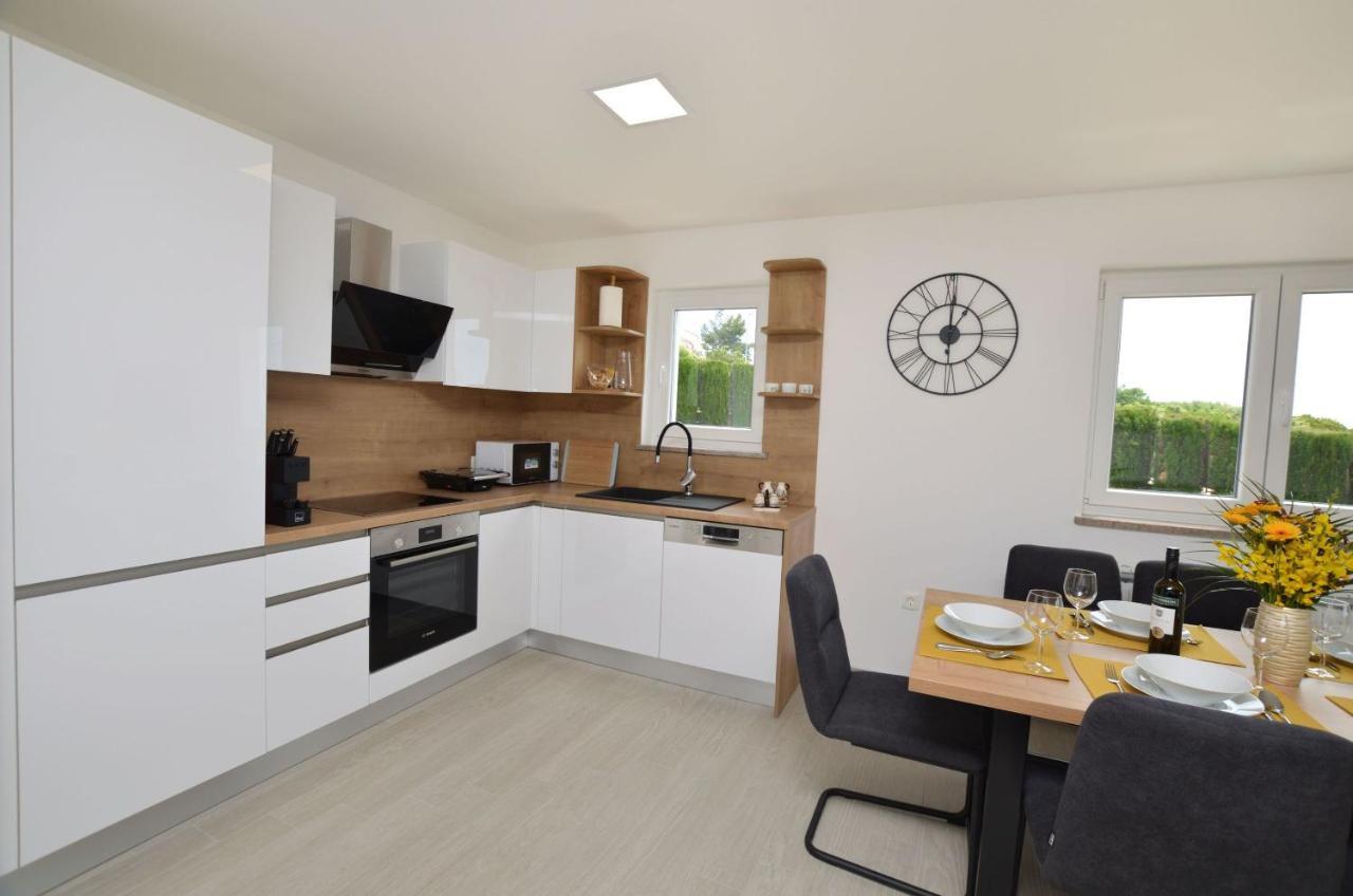 Apartments Villa Sofia Martinscica  Ngoại thất bức ảnh
