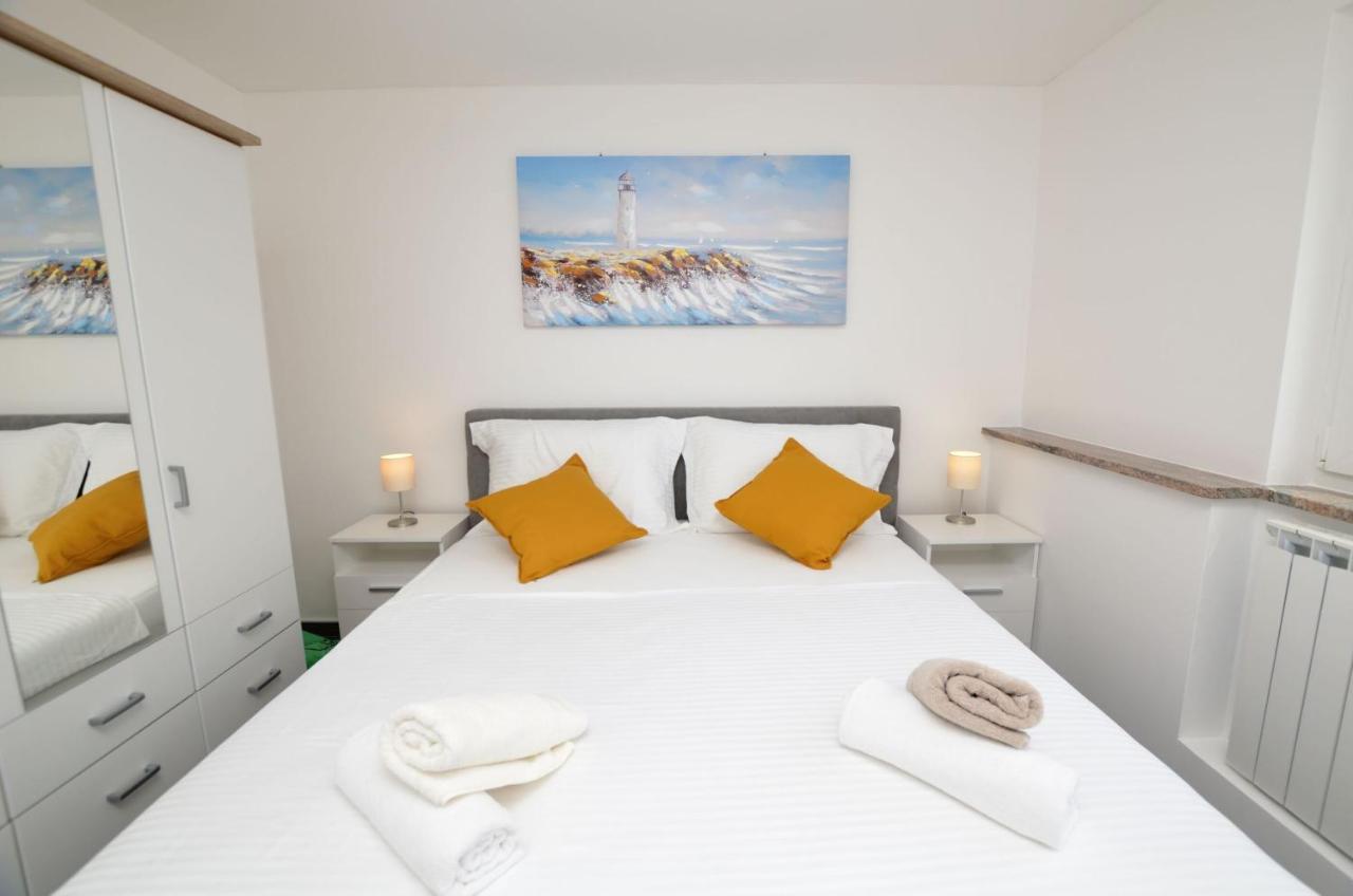Apartments Villa Sofia Martinscica  Ngoại thất bức ảnh