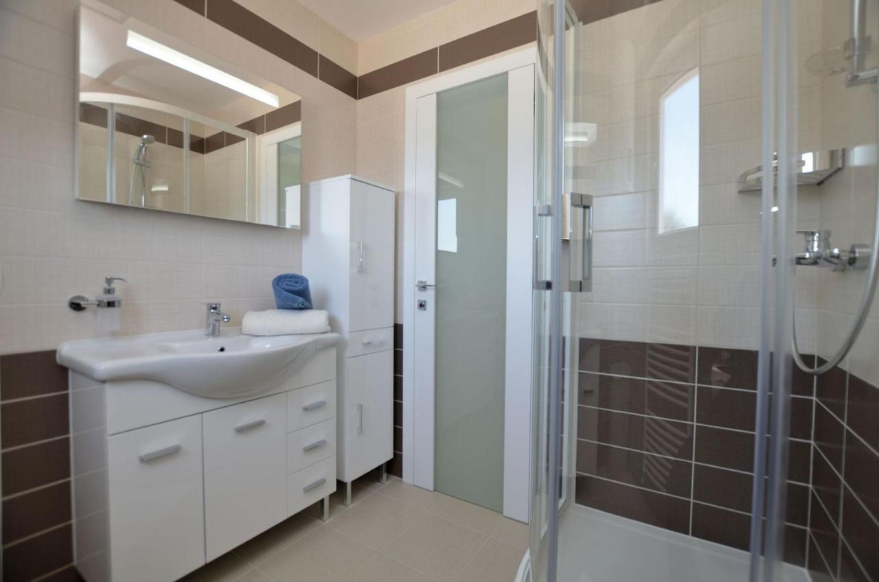 Apartments Villa Sofia Martinscica  Ngoại thất bức ảnh